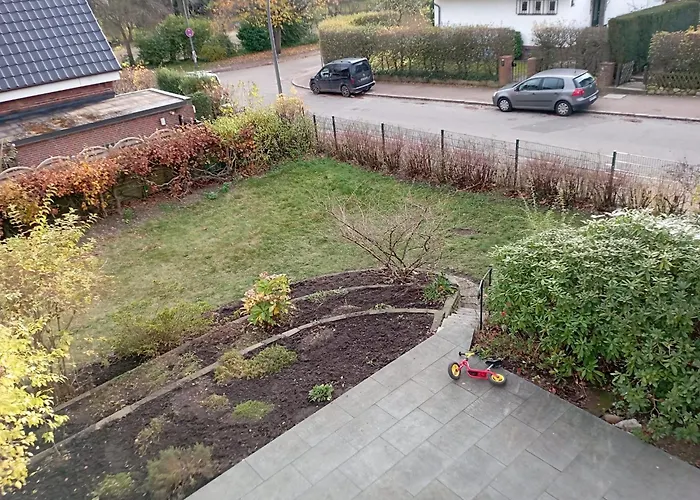 Peaceful Apartment-3 Zi, Loggia & Garden In Blankenese *