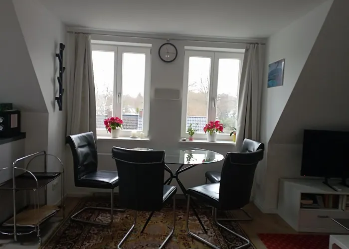 Peaceful Apartment-3 Zi, Loggia & Garden In Blankenese *